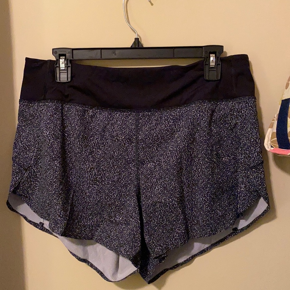 Athleta printed run with it 3.5” short (medium)